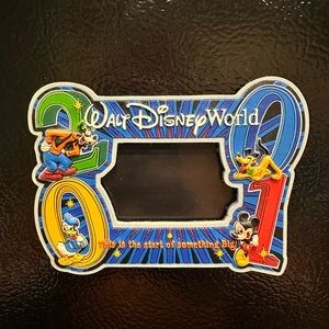 2001 Disney World Magnet